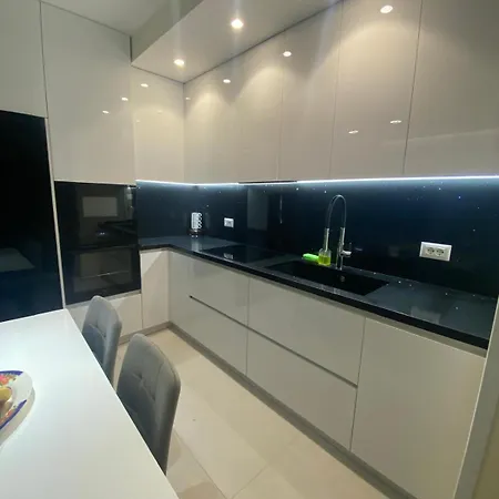 Elegant Flat X3 W Parking! Apartament